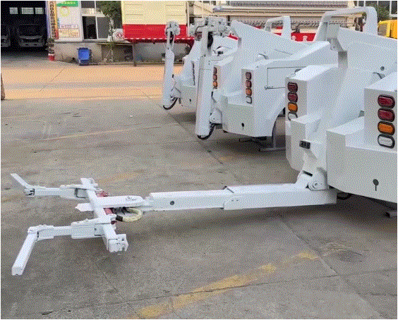 Recovery Wrecker, Retractable Rear Tow Arm 
and Automatic Tyre Holding image 2
